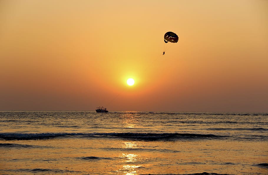 10Parasailing